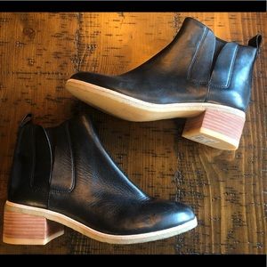 Clarks Phinia Cresent Ankle Booties 6.5 M